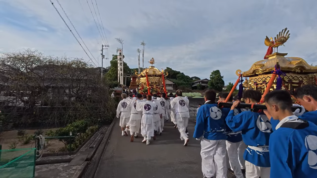 大神輿と小神輿と与丁